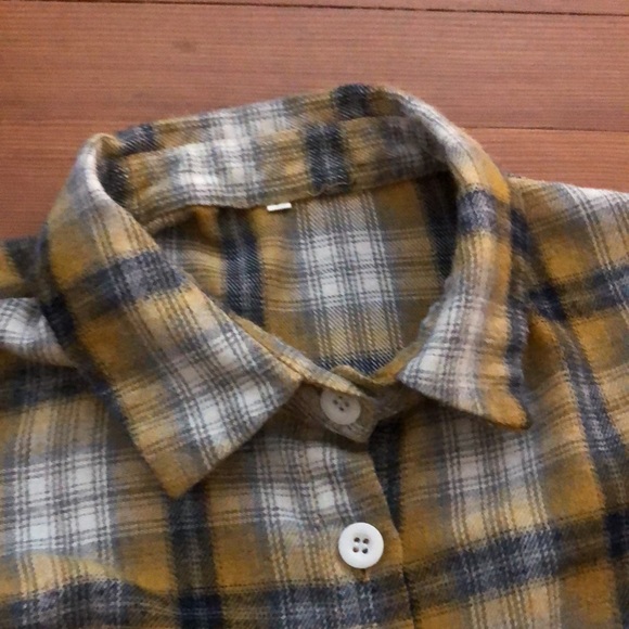 💛🤍💙 Buffalo plaid button down shirt - Picture 3 of 3
